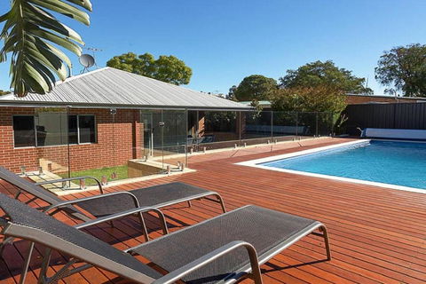 Rivervale Retreat - Spacious Family Living - Perths Hotel 0