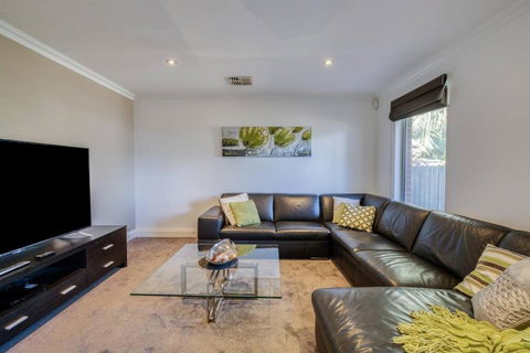 Rivervale Retreat - Spacious Family Living - Perths Hotel 3