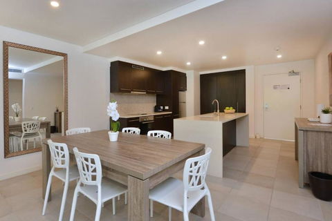 Resort-style Swim Out - A True Tropical Oasis - Perths Hotel 3