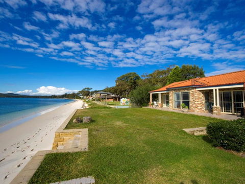 Salamander Beach Front - Perths Hotel 0