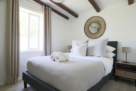 Rustic Chic 200 Metres From CBD - Perths Hotel 3