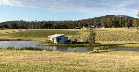 Romantic Lakehouse Set In A Private Vineyard In The Hunter Valley - Perths Hotel 0