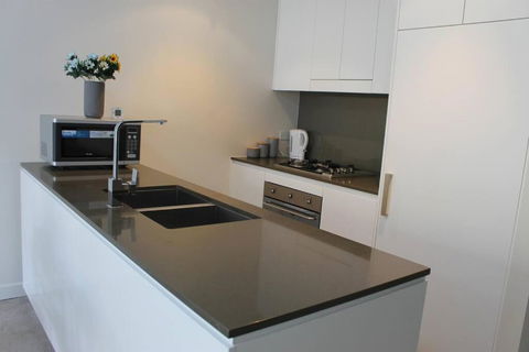 Roomy One Bedroom Plus Extra Bed - Perths Hotel 2