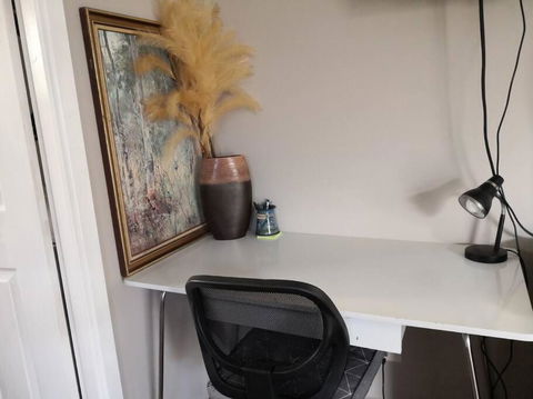 Roomy Rosegarden Flat In Roselands - Perths Hotel 1