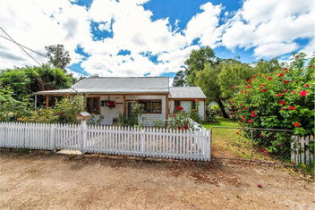 Rose Cottage Nannup with Perths Hotel