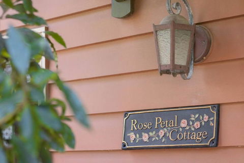 Rose Petal Cottage - Perths Hotel 1
