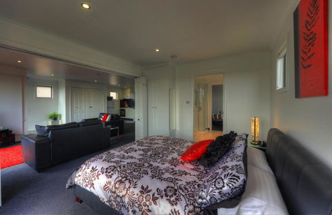 Rosebank Cottage Collection - Perths Hotel 1