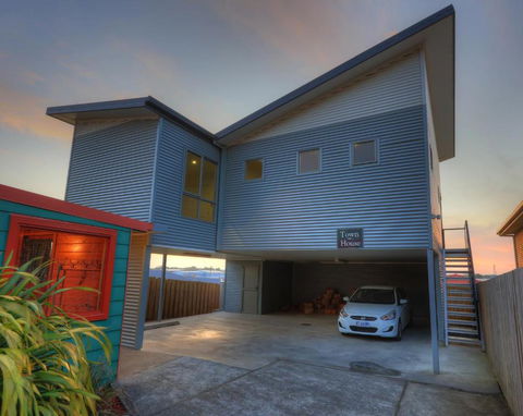 Rosebank Cottage Collection - Perths Hotel 2