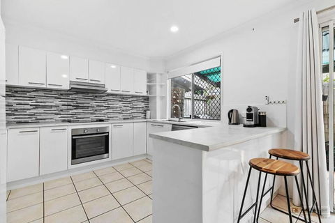 Rosella Rise! - Perths Hotel 1