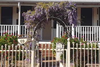 Roseneath Cottage with Perths Hotel