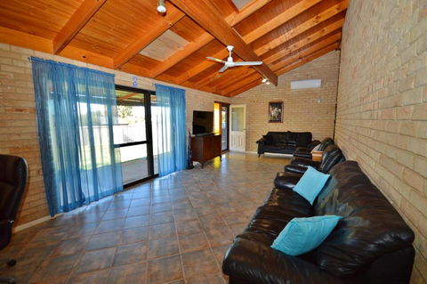 Rossys Retreat - Kalbarri WA - Perths Hotel 0