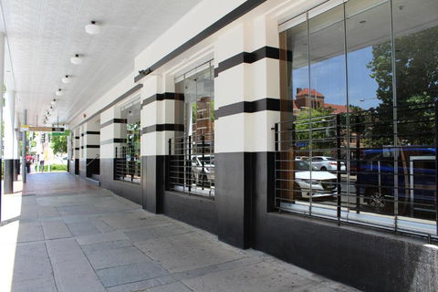 Royal Hotel Orange - Perths Hotel 1