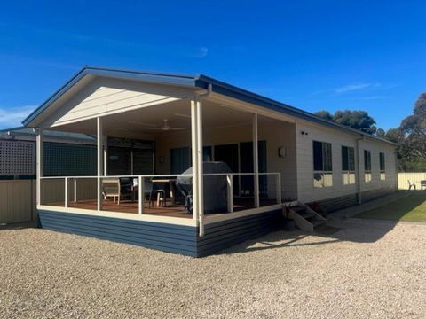 Royston Retreat - Perths Hotel 0