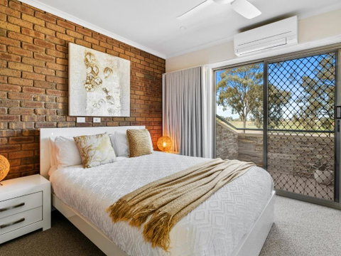 Sailz Villas Unit 4 - Perths Hotel 3