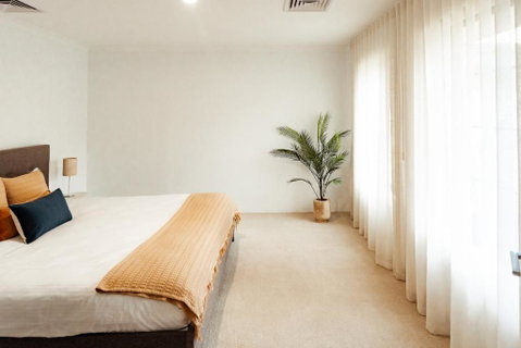 Salhus - Sleep In King Beds & Easy Walk To Town - Perths Hotel 3
