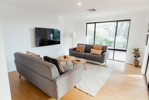 Salhus - Sleep In King Beds & Easy Walk To Town - Perths Hotel 1