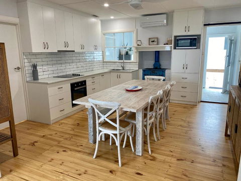 Salty Dog - Perths Hotel 1