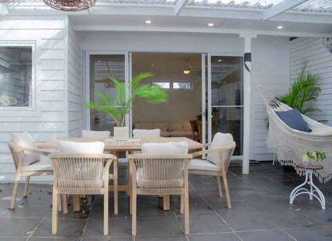 SALTY SNOOZE - Your Coastal Holiday House - Perths Hotel 1