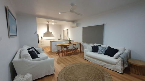 Sand And Swell At Sawtell - Perths Hotel 2