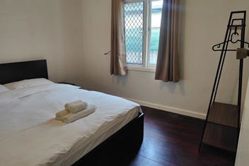 S&S Guest House with Perths Hotel