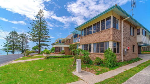Sandilands 2 - Perths Hotel 0