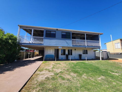 Sands Beach House - Perths Hotel 1