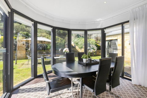 Sandstone Estate - Perths Hotel 0