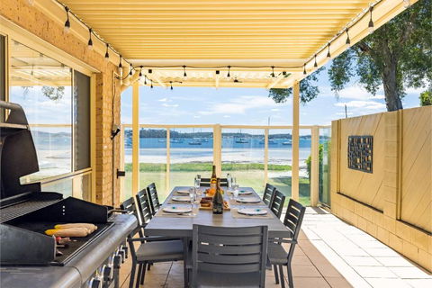 Sandy Beach House Corlette Unit 1 Waterfront WI-FI Aircon - Perths Hotel 3