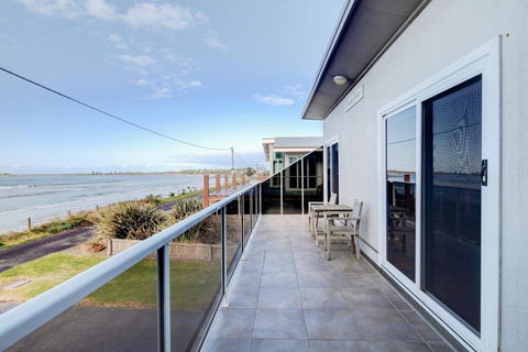 Sandy Cove - Perths Hotel 3