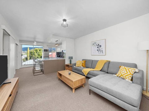 Sandy Bay Apartment With Hobart River View, Near UTAS - Stroll To Cafes And Shops - Perths Hotel 0