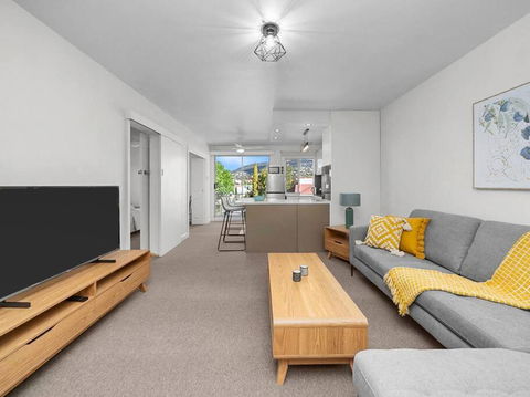 Sandy Bay Apartment With Hobart River View, Near UTAS - Stroll To Cafes And Shops - Perths Hotel 2