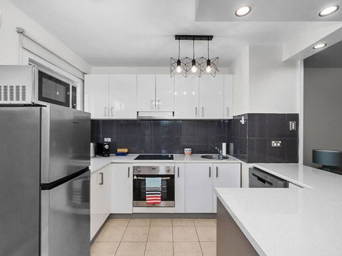 Sandy Bay Apartment With Hobart River View, Near UTAS - Stroll To Cafes And Shops - Perths Hotel 3