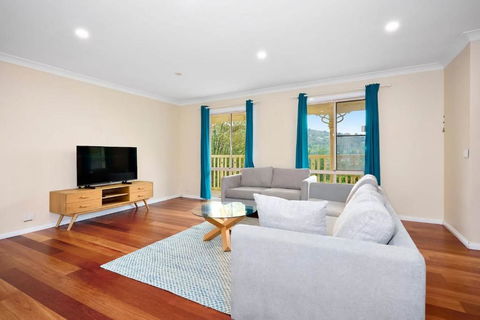 Spacious 3BR Family Haven In Upper Ferntree Gully - Perths Hotel 1