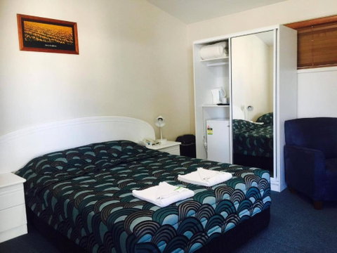 Springsure Overlander Motel - Perths Hotel 0