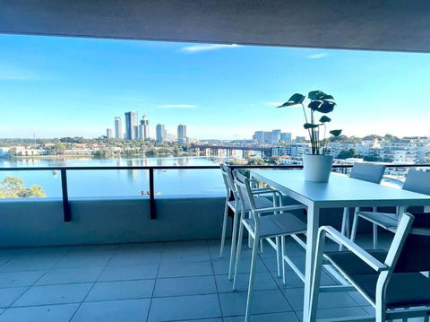 Stunning Waterfront 3 Bedroom Condo With Pool, BBQ - Perths Hotel 0