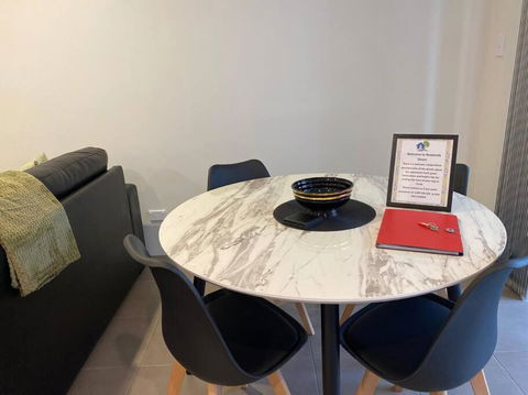 Stylish Modern Airport City WIFI Park Netflix Wine - Perths Hotel 3