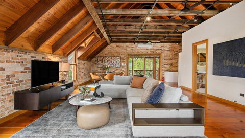 The Coach House At Berrilee - Perths Hotel 2