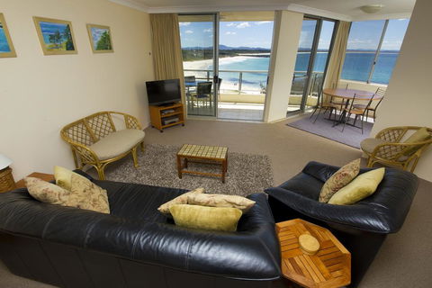 Beachpoint, Unit 401, 28 North Street - Perths Hotel 3