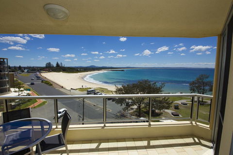Beachpoint, Unit 401, 28 North Street - Perths Hotel 1