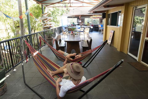 Beachside 1770 YHA - Perths Hotel 1