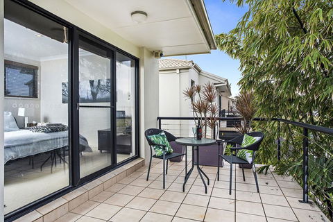 Beachside At Sapphire - Perths Hotel 2