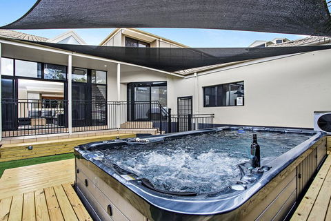 Beachside At Sapphire - Perths Hotel 1