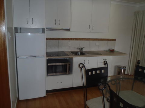 Beachside Holiday Units - Perths Hotel 2