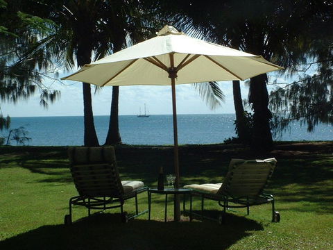 Beachside Holiday Units - Perths Hotel 0
