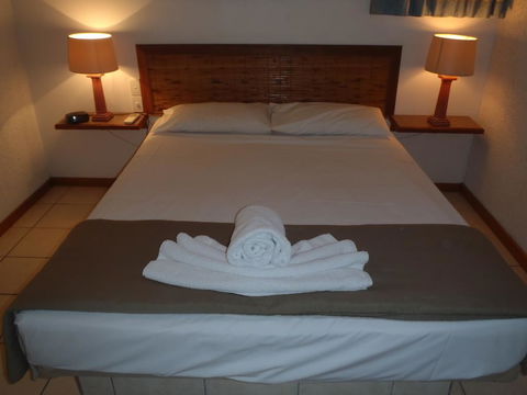 Beachside Holiday Units - Perths Hotel 3