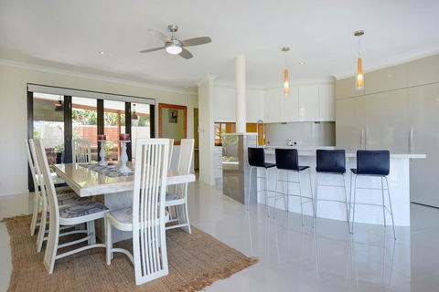 BEACHSIDE MANOR - Walk To The Beach - Perths Hotel 3