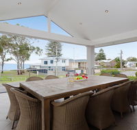 Beauty and the Beach' 88 Foreshore Drive - large home with WIFI  water views - Perths Hotel