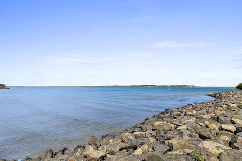 BEAUTY AND THE PEACE - INLET SIDE - Perths Hotel 2