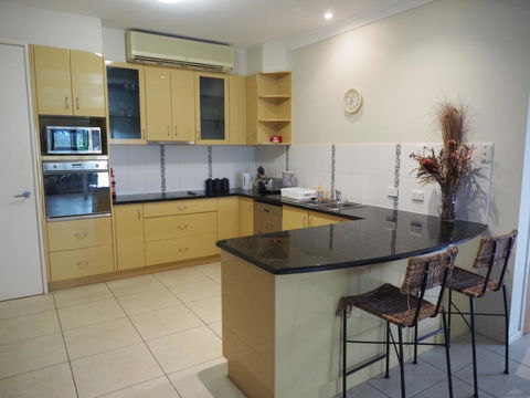 Bed And Breakfast With Airport Transfers And Rental Car - Perths Hotel 1
