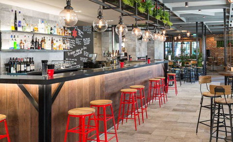 Beer Deluxe Albury - Perths Hotel 0